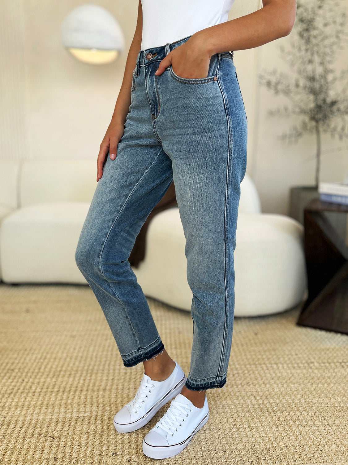 Judy Blue Mid Rise Magic Release Jeans