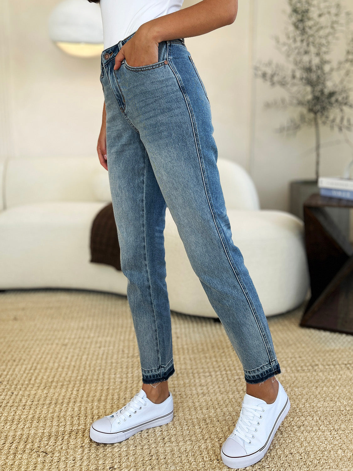 Judy Blue Mid Rise Magic Release Jeans