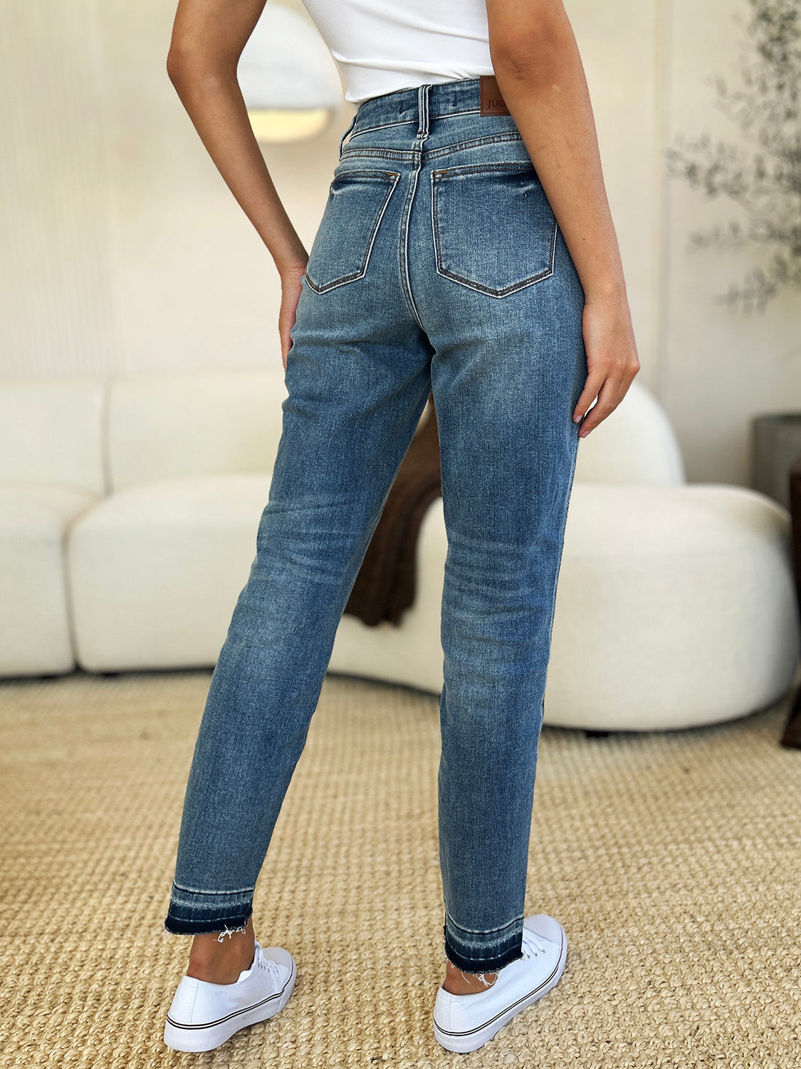 Judy Blue Mid Rise Magic Release Jeans